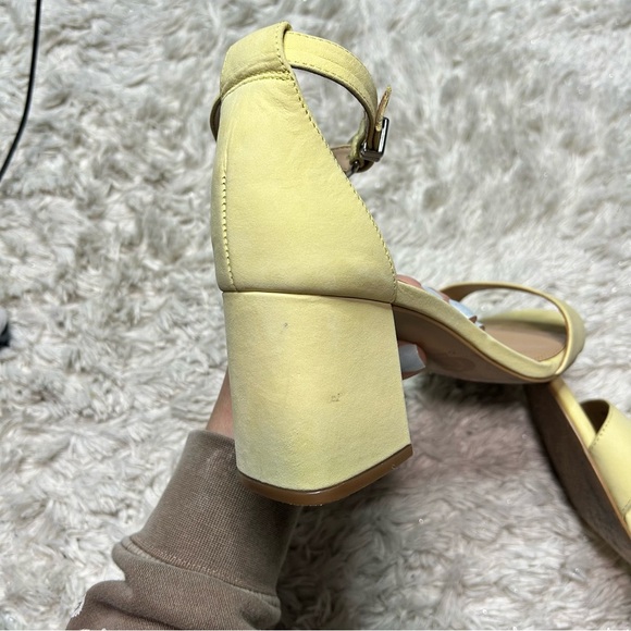 Gianni Bini Soft Yellow Block Sandal Heel 8.5 - Picture 4 of 6